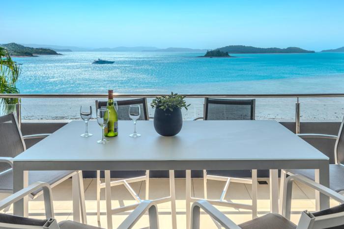 Edge 12 Hamilton Island - Oceanfront villa with buggy