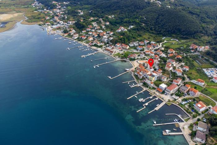 Apartments by the sea Supetarska Draga - Donja, Rab - 22365