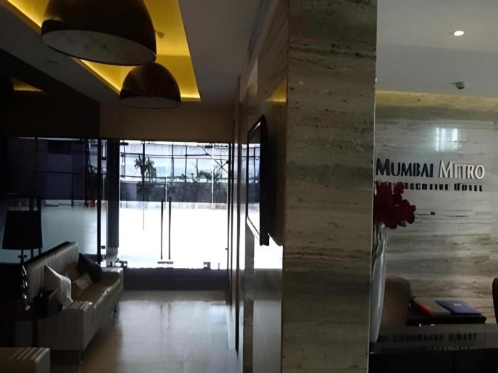 Mumbai Metro - The Executive Hotel