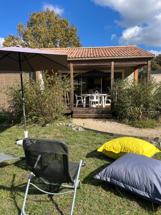 CHALET 10 chaleureux tout confort dans domaine avec Piscine au cœur des Landes bord de Lac avec plage aménagée