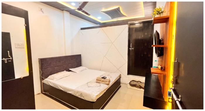 Hotel Pallav Guest House Near Mahakaleswar Jyotirlinga Temple #Fully Air Conditioning & Spacious Room #Free Wi-fi #Free Parking #Room Service #Best Hotel In Ujjain