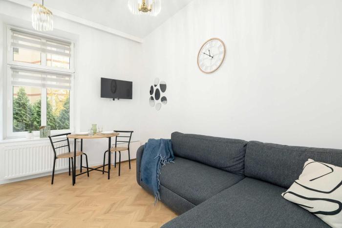 Bright Studios Wierzbięcice Near MTP by Noclegi Renters