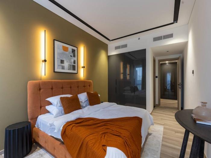 Bright 1br at Nicholas Residence