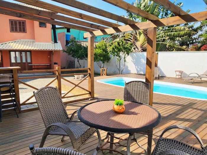 Partiu Praia SC- Piscina, Ar condicionado, wi-fi, duas quadras da praia e centrinho