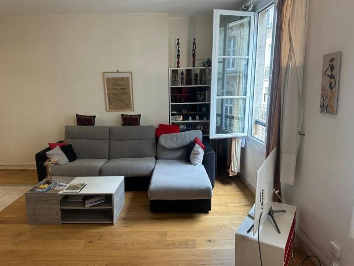 Parisian modern Flat 10 min walk to The Louvre