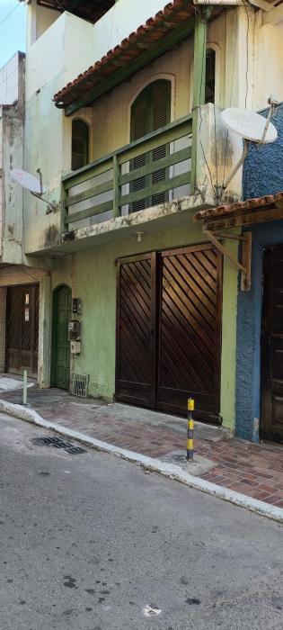 Casa com garagem no coração de Arraial!