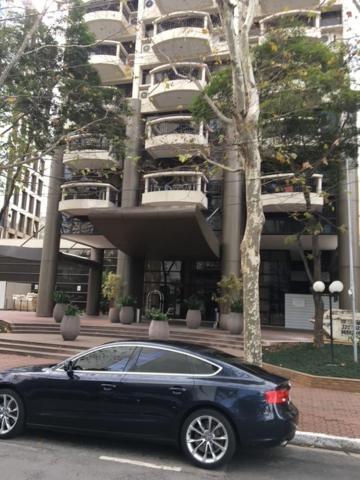 Apto em hotel 5*, varanda, 1 vaga, Itaim, SP