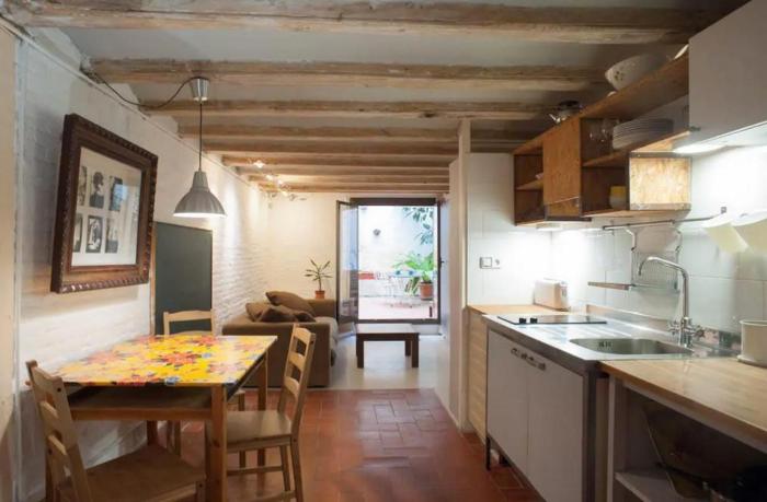 Artistic & Cozy Apartment in the Center of El Raval