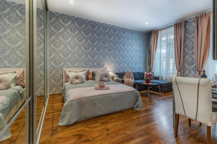 3 min from the main Railway station