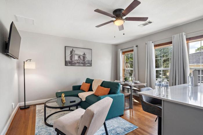 Homey Apt Nr Med Center Fire Pit BBQ WiFi Games