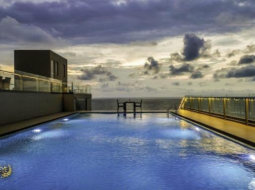 Somerset Beach front By ocean Breeze apartments,
