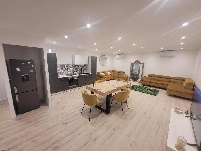 Charming Annecy Old Town Apartment, steps away from the Lake