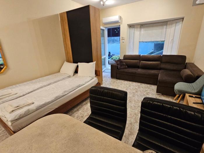 Bright and Cozy Studio with Garage near the Center