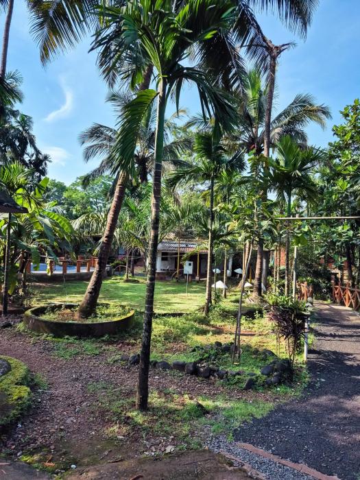 Roshan Restaurant and Guesthouse by Sty4you