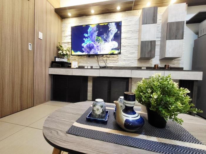 Hotel Like Comfort in Pasay Pool WiFi Netflix