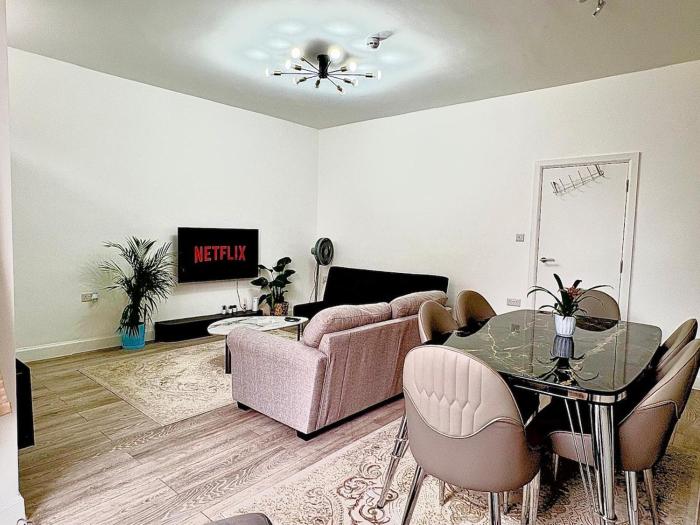 Luxury Apartment with Grand Living Space London