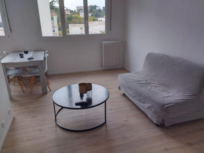 Appartement au bord du Clain parking privatif