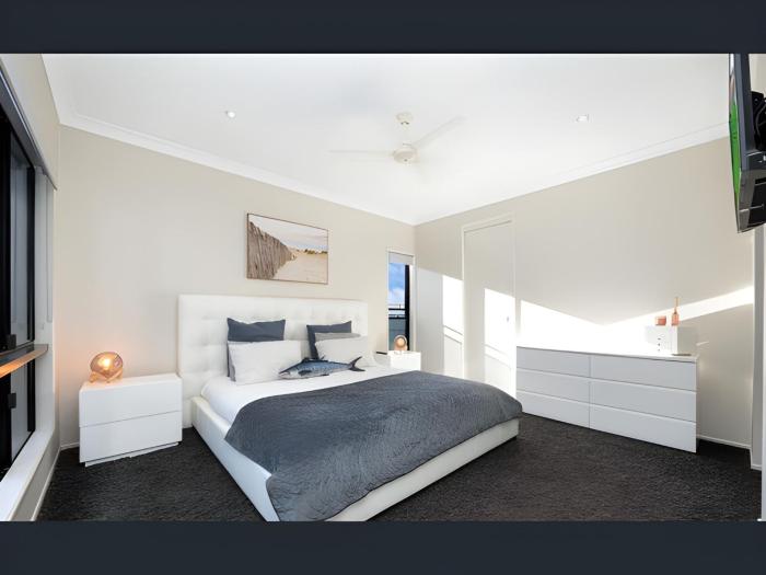 Modern Coastal Home Luxury Stay in Bushland Beach QLD 4818