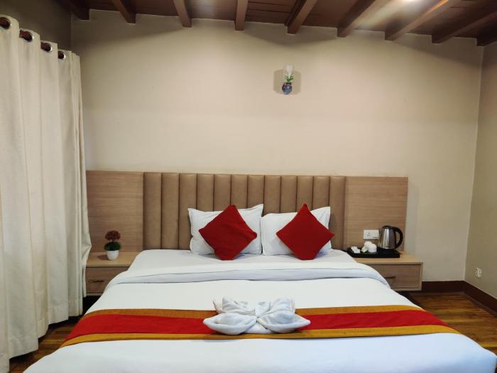 Redstone Regency Hotel