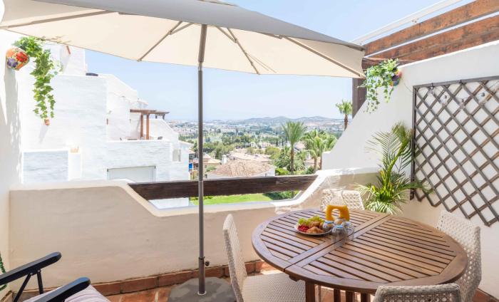 4min stroll to Restaurants and Mini market, 15min drive to Fuengirola beach