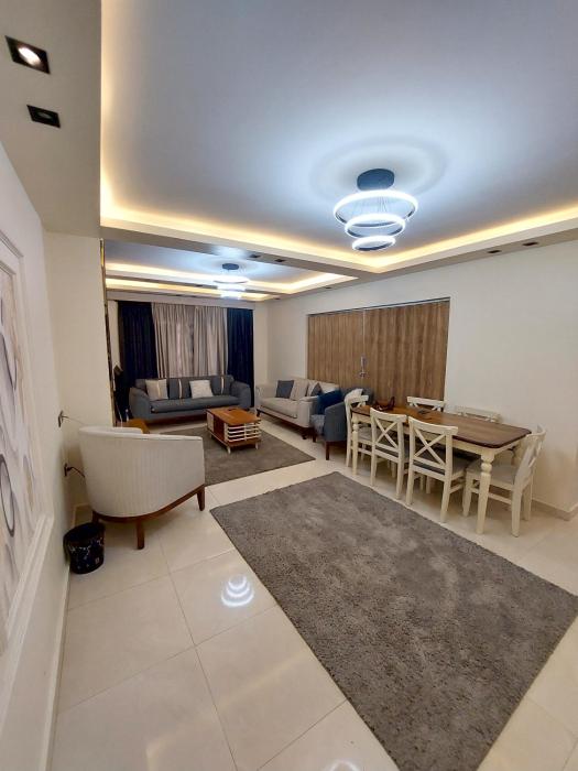 شقة راقية بإطلالة قريبة من النيل موقع مثالي مقابل الزمالك وفندق أم كلثوم