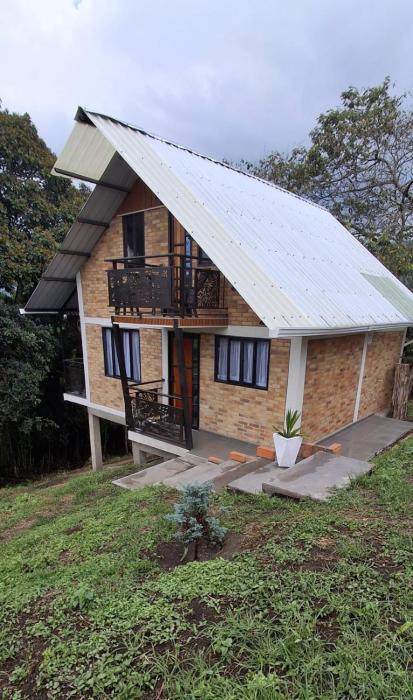 Cabaña privada cerca de Armenia Quiet Mountain View Country Home