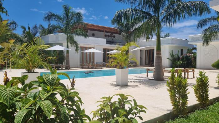 Villa Zuleikha, Private Pool, Roof Terrace, Garden, 15 mins from the beach