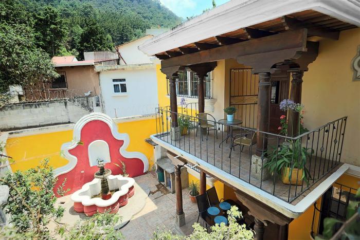 Casa tipo colonial cerca del IGSS colonia Molina