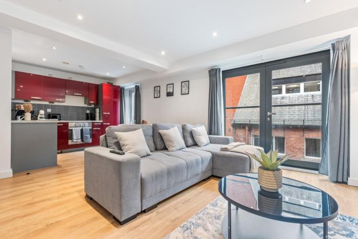 2BR City Centre Flat - Juliette Balcony - Sleeps 6