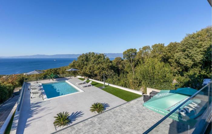 3 Bedroom Awesome Apartment In Kostrena