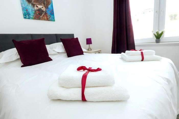 Inverness Haven: Bright 2B2B with Scenic Views