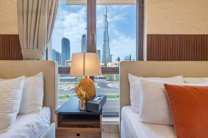 Theatre Room - Pool Access - Central 2br Apartment