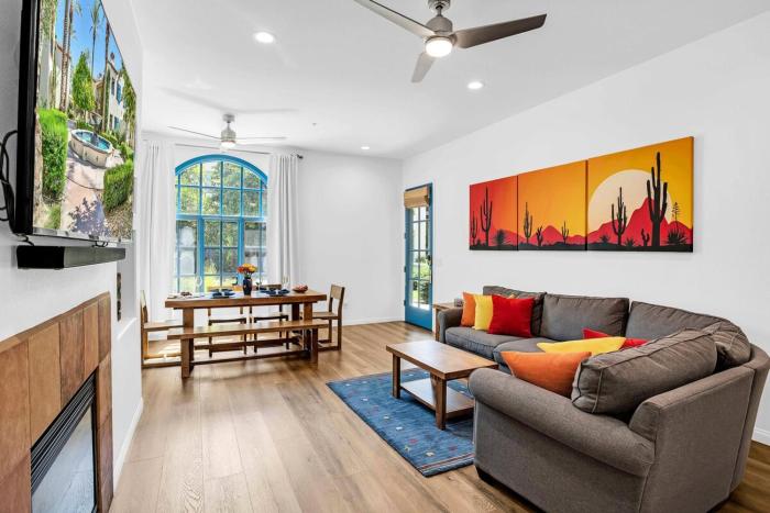 Modern King 2BR-2BA Legacy Villa near Main Pool