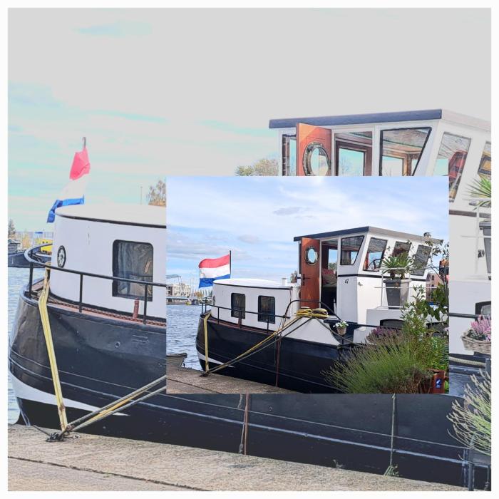 B&B Teddy "Prachtig authentiek woonschip uit 1912, 15 minuten van Amsterdam"