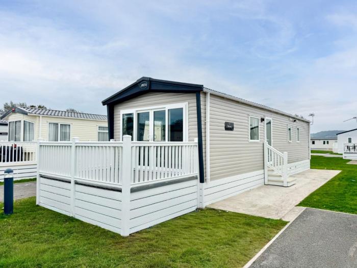 The Retreat - An Luxurious Caravan in Towyn, Wales
