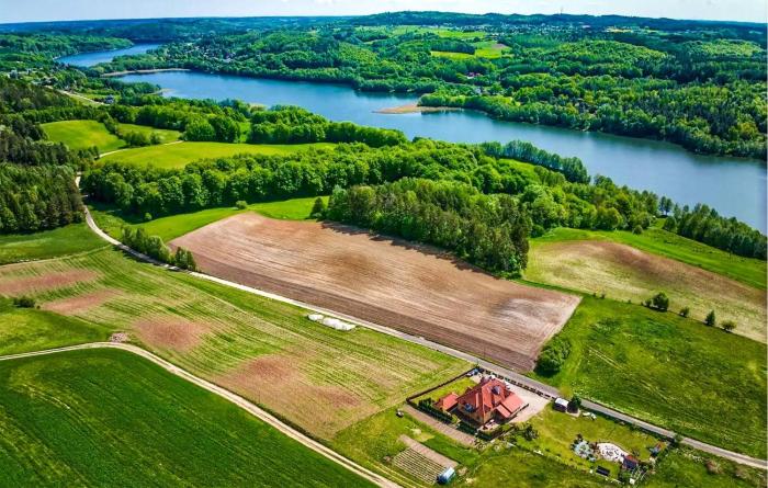 1 Bedroom Stunning Apartment In Golubie