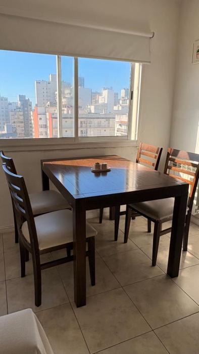 Luminoso departamento en La Perla a tres cuadras del mar, para 3 personas con espacio cochera incluida