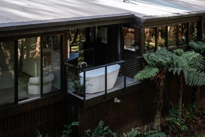 Ecco Red Hill Retreat - Luxe Rural Escape with Tennis Court