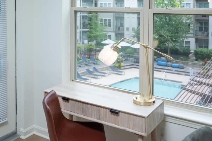 Lux 2BR w Gym Pool sleep 6 in Assembly Square