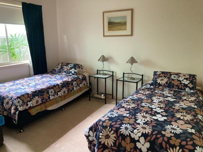 FAMILY Home Stay on High Room 1 Queen Bed and Room 2 King Bed OR Two Single Beds