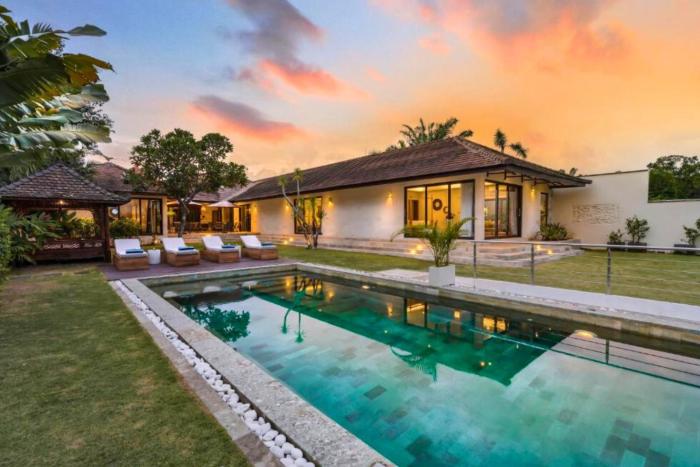 Zivana Spacious 6 BR Private Pool Villa ZN306