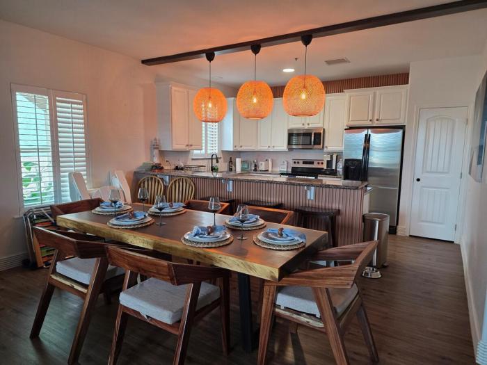 Lighthouse Beach Retreat