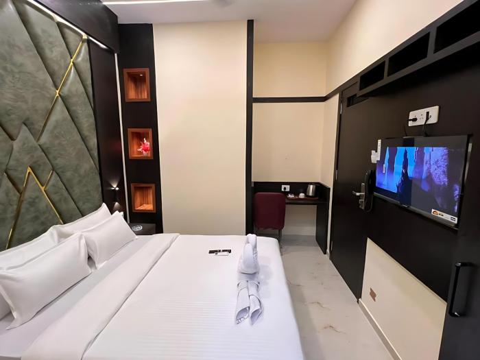 Sky Suites By Glitz Hotels Nr Internatinational Airport Mumbai