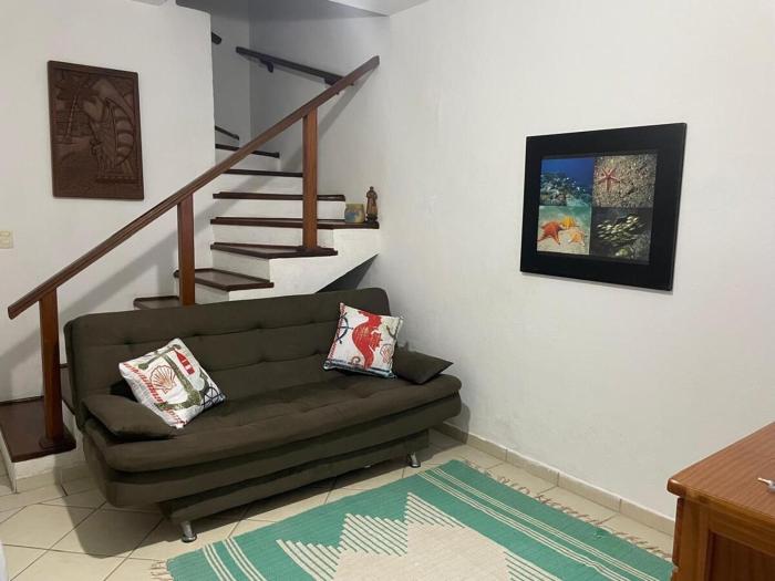 Casa em condomínio a poucos passos da praia