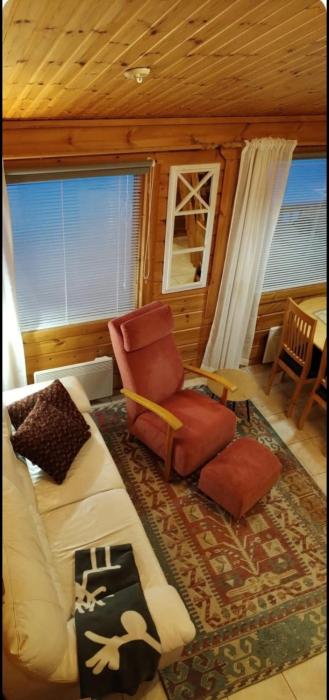 Levi Chalet de Cherry