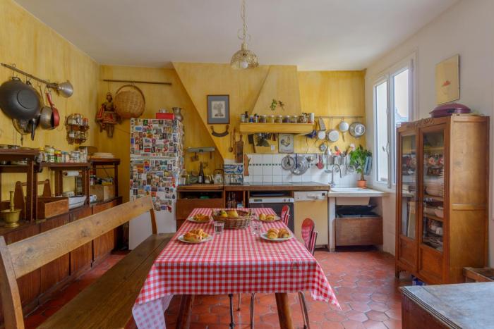 Paris Marais Keller residence