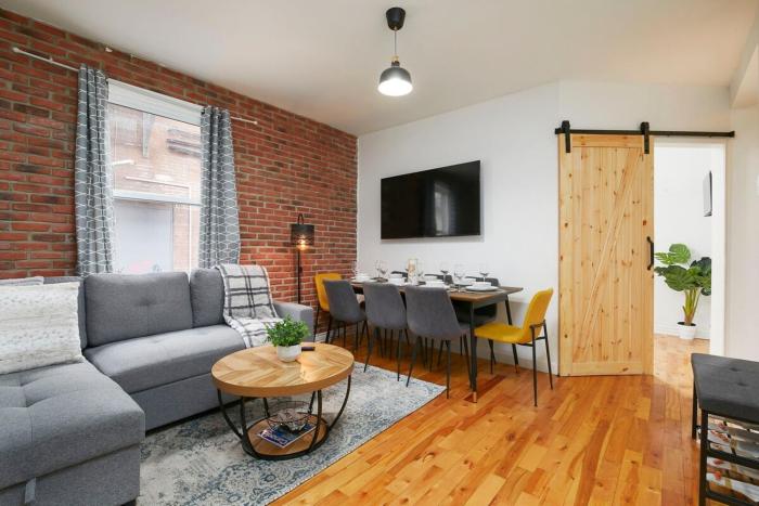 Stylish 3BR Loft - 10 Guests - Heart of Plateau
