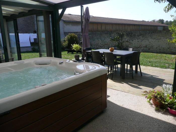 Maison de Charme avec Spa et Véranda - Proche Thermes de Vittel et Cité des Images - FR-1-589-252