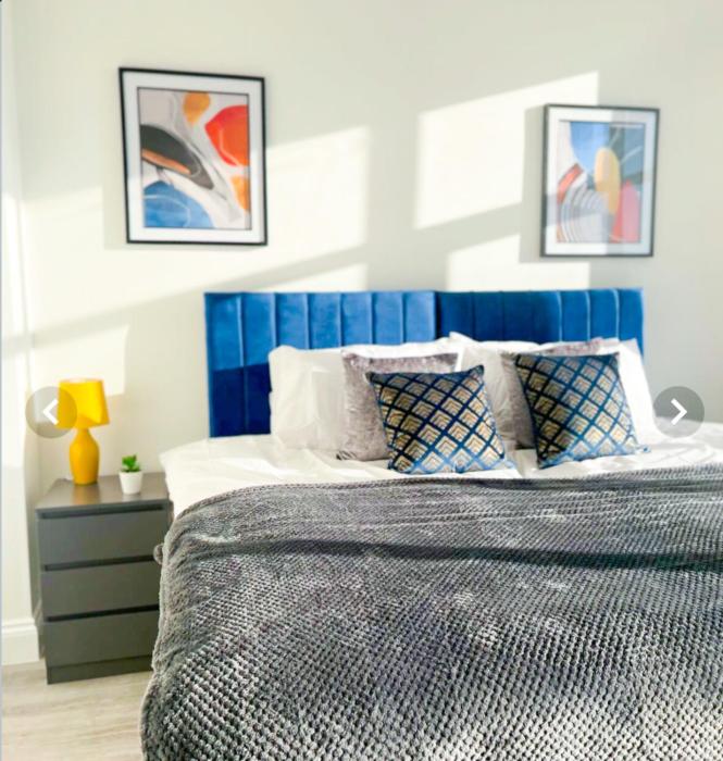 The Felix Apartments - 3 Bedrooms - FREE Parking - Close to train station