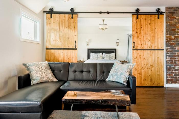 Stylishly Remodeled Queen Victoria Loft